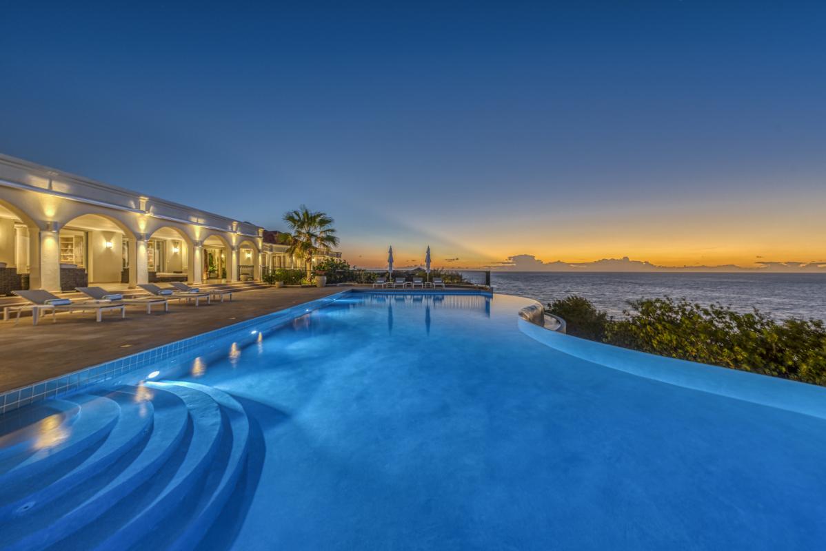 53 Location villa piscine vue mer Terres Basses Saint Martin_piscine couche de soleil